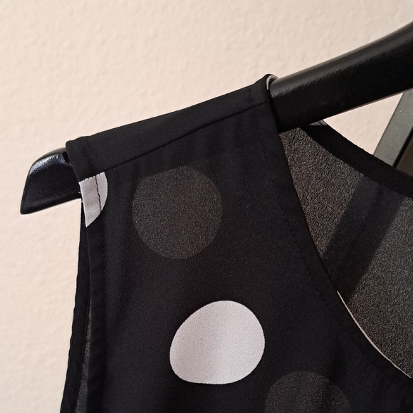 Black and White Polka Dot Sleeveless Top - Picture 7 of 12